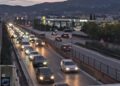 Kaos në autostradën Durrës-Tiranë, radhë kilometrike automjetesh