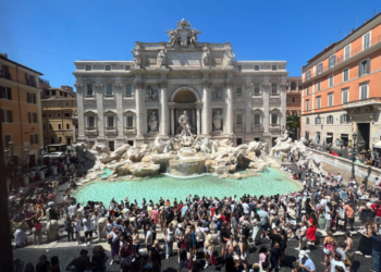 Shatërvani i Trevit në Romë bëhet me pagesë për vizitorët vendas dhe të huaj