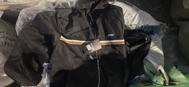 Durrës/ Nga Adidas e Nike tek Gucci, bllokohen mbi 100 mijë veshje të falsifikuara me marka të njohura