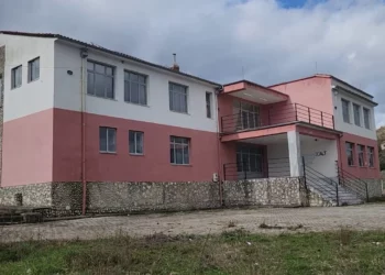 Lazarat/ Fshati humbet shkollën, dështon ideja për ta kthyer në qendër të bimëve medicinale