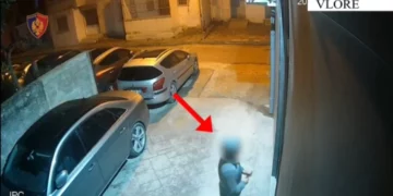 Vodhi shuma parash në dy minimarkete, arrestohet 33-vjeçari në Vlorë