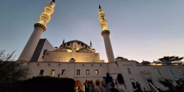 Besimtarët myslimanë nisin nga sot muajin e shenjtë të Ramazanit, çfarë duhet të dini