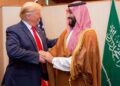 Trump për Princin e Kurorës së Arabisë Saudite: Nuk e mendoi se do të më puthte pr*panicën…