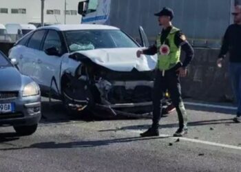 Përplasje zinxhir në Tiranë–Durrës/ 4 automjete të përfshira në aksident të rëndë