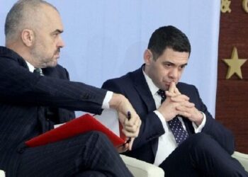 Ahmetaj ironizon Ramën nga arratia: Në një fjalim përdori dy standarde