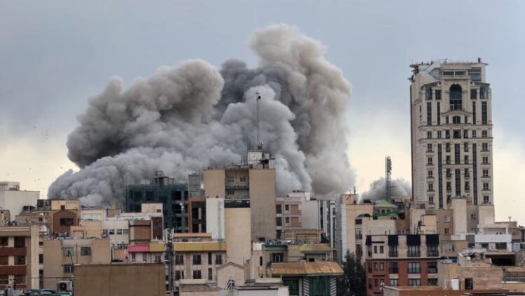 Në zjarr konsullata amerikane në Dubai, u godit nga një dron iranian