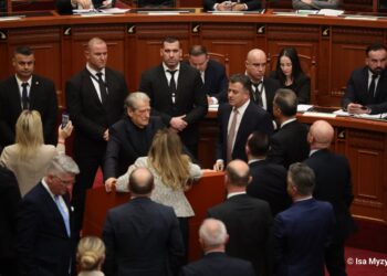 Votëbesohen mes kaosit ministrat e rinj, dekreti i shkarkimit të Ballukut merr 85 vota