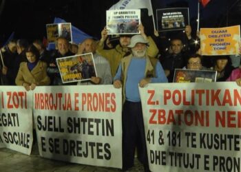 Akuzojnë Bashkim Ulajn se po u grabit pronat për resortin, banorët e Rrjollit para Kuvendit