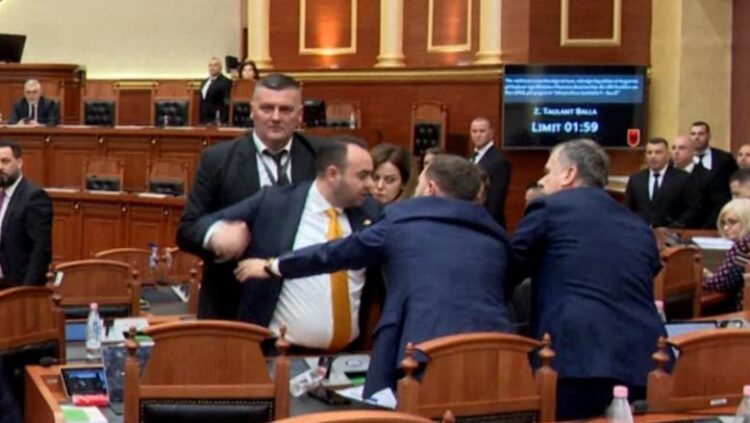 “Për ty kemi numrin 0900” Bardhi-Ballës: Je mësuar me kur*at në partinë tënde