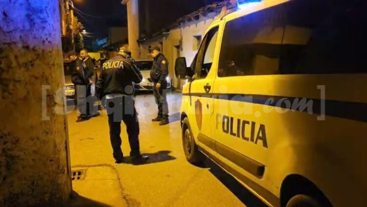 Të shtëna me armë zjarri në Shkodër, plagoset një person