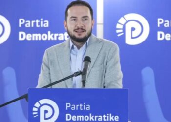 Flamur Noka përjashtoi 2 këshilltarët e PD në Durrës/ Salianji: Humbësat s’duan garë