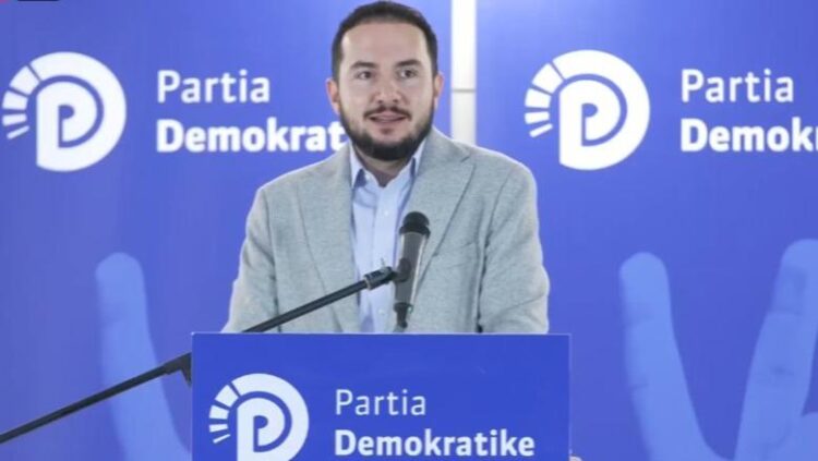 Flamur Noka përjashtoi 2 këshilltarët e PD në Durrës/ Salianji: Humbësat s’duan garë