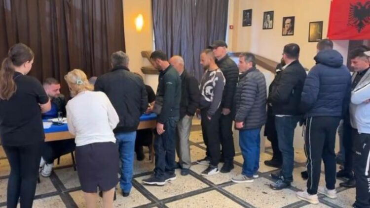 Mbahen zgjedhje në degën e PD në Shkodër, Ardit Çylybyli kundër përjashtimit nga lista të 300 anëtarëve