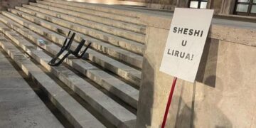 Çfarë ndodhi? Adriatik Lapajt mbyll protestën pas 108 ditëve