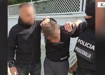 “I forti” i Kavajës godet me dorezën e pistoletës pronarin e lokalit, policia e ndjek me makinë