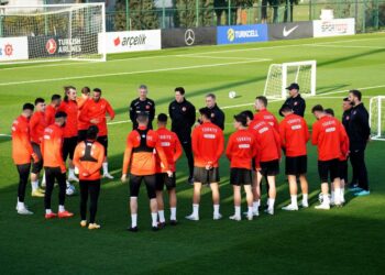 E pazakontë, Turqia nuk do të stërvitet në Kosovë para finales së “play-off”-it