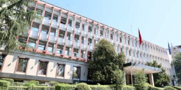 Ja sa shqiptarë jetojnë në Iran, Diplomatët: Nuk ka kërkesa për evakuim