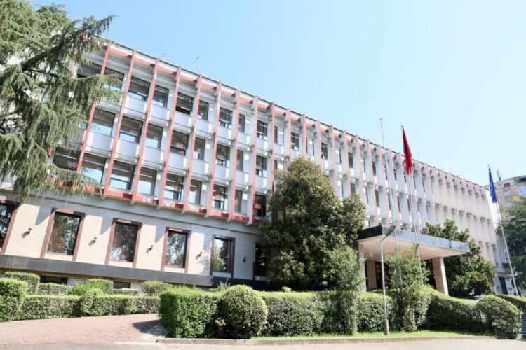 Ja sa shqiptarë jetojnë në Iran/ Diplomatët: Nuk ka kërkesa për evakuim