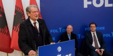 “Dhanë lejen për të gërryer Shkumbinin”/ Berisha nga Durrësi: Të gjitha rrugët u shembën