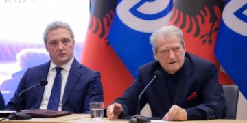 Habit Berisha, mbledh “qeverinë hije” dhe premton minimum jetik…200 euro