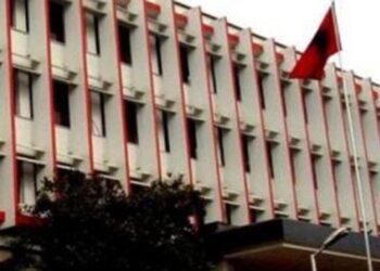 Ministria e Jashtme apel shqiptarëve në Iran: Kontaktoni Ambasadën në Ankara para udhëtimit drejt Shqipërisë përmes Turqisë