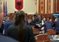 Përplasjet në Kuvend, mazhoranca kërkon përjashtimin e Bardhit dhe Balliut