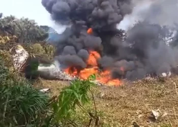 Tragjedi ajrore në Kolumbi/ Rrëzohet avioni ushtarak i transportit, 90 persona të vdekur, plagosen 20 të tjerë