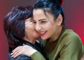 Belinda Balluku shpërndan fotot e saj nga takimi me socialistet me rastin e 8 marsit