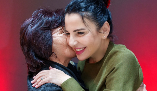 Belinda Balluku shpërndan fotot e saj nga takimi me socialistet me rastin e 8 marsit