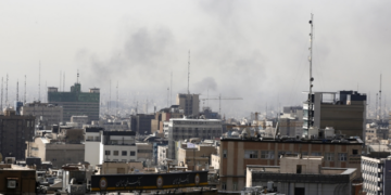 Raketa nga Irani/ Thirrja e Ambasadë shqiptare në Doha: Mos dilni nga banesat