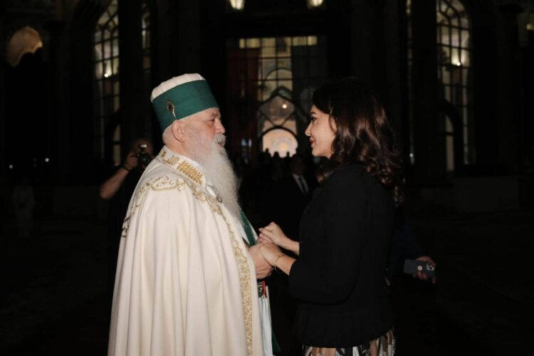 “Ka një agim për çdo natë të errët”, Spiropali takon Baba Mondin, jep mesazhin e nënkuptuar