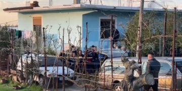 Burri vrau gruan dhe më pas veten, flet i biri: Babai ishte tip konfliktual, mamaja mbante anën…