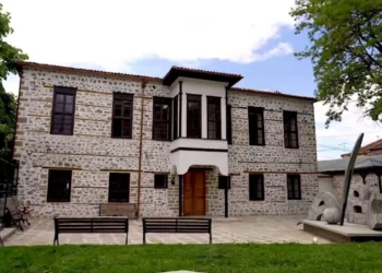 Sot 7 Marsi/ Mirënjohje dhe respekt për arsimtarët! Si lindi festa e mësuesit dhe historia e saj