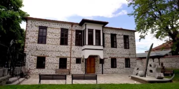 Sot 7 Marsi, Mirënjohje dhe respekt për arsimtarët! Si lindi festa e mësuesit dhe historia e saj