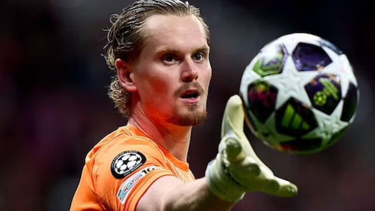 Portieri Kinsky në një natë makthi, del nga fusha me lot pas minutës së 17-të