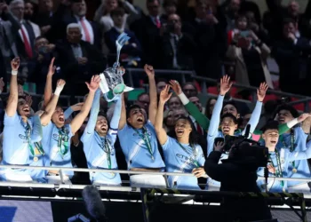 Manchester City ngre kupën e Ligës së Anglisë, mposht Arsenalin