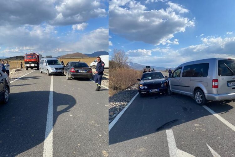 Lëndohen dy persona nga përplasja e dy automjeteve në rrugën Korçë–Ersekë
