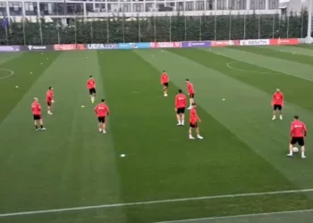 Shqipëria ndez motorët për Poloninë, tre mungesa në start