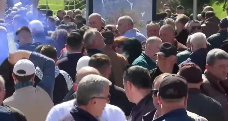 Berisha njofton ditën e protestës së radhës: Faleminderit që erdhët, do vazhdojmë kryengritjen