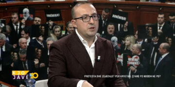 “Kilometri i fundit”: opozita zbret në protestë, Korreshi thirrje qytetarëve