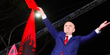 Ilir Meta përkujton protestën e 2 Marsit: Kur bien institucionet, ngrihet populli