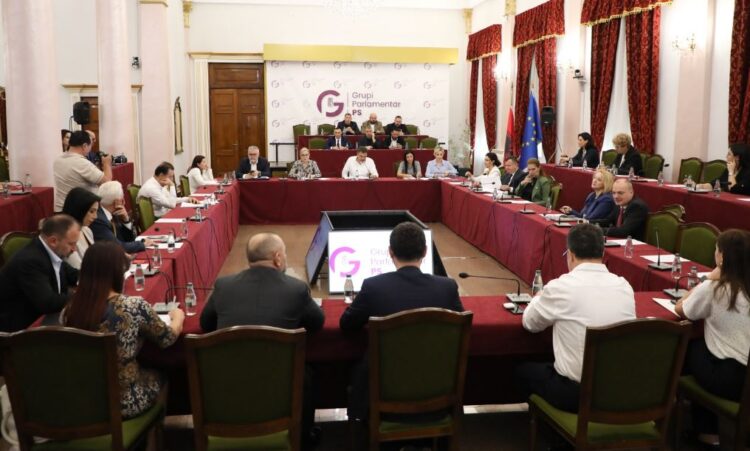 Kuvendi vendos sot fatin e Ballukut, PS mbledh grupin parlamentar para sean