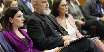 Lufta për paratë publike/ AKSHI, Posta dhe QSUT janë institucionet me tenderët më problematikë