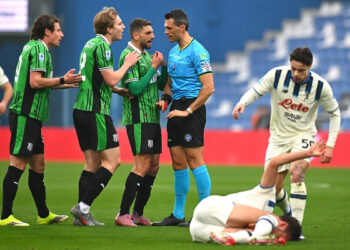 Ndërhyrje për karton të kuq ndaj Gjimshitit, sulmuesi i Sassuolos ngatërron sport