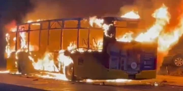 Tragjedi në Zvicër, autobusi shpërthen në flakë, 6 viktima dhe 5 të plagosur, ja dyshimi