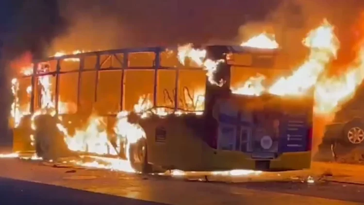Tragjedi në Zvicër, autobusi shpërthen në flakë, 6 viktima dhe 5 të plagosur, ja dyshimi