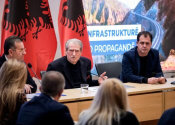 “Flasin për hekurudhë, por tren nuk ka”, Berisha mbledhje në PD për infrastrukturën