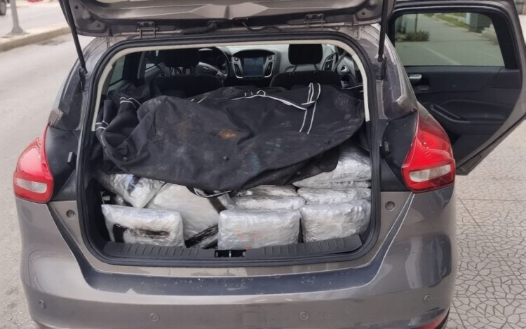 Tentoi të kalonte 60 kg marijuanë në kufi, arrestohet një 18-vjeçar