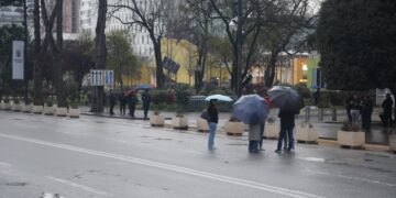 Ftesa në rrjete, por sheshi bosh: dështon protesta për naftën para Kryeministrisë