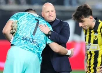 Tifozët e AEK-ut të Strakoshës dhe Pilos, në mbrojtje të shqiptarëve: Ata në kualifikuese, ne në stol…